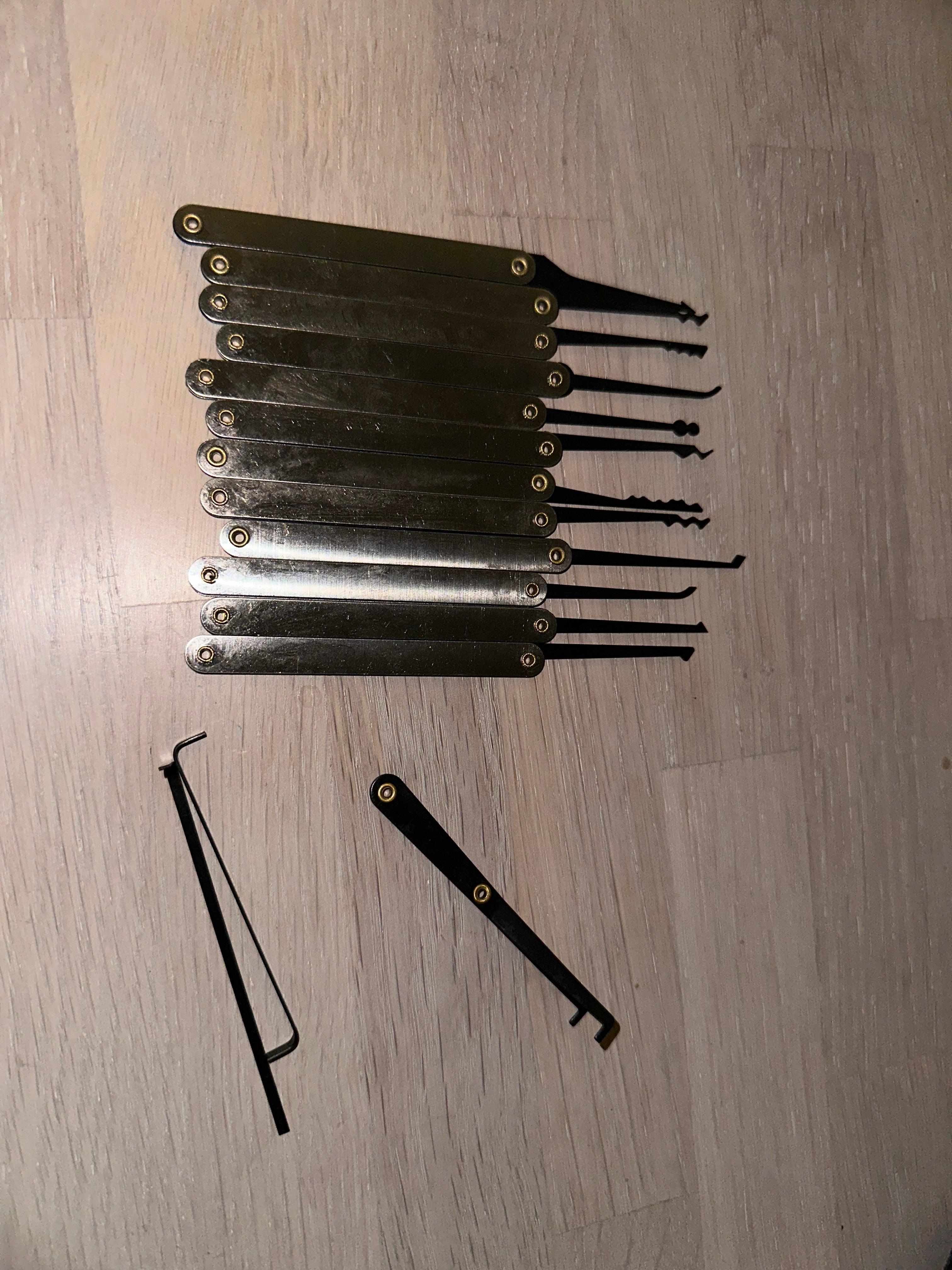 15 delers dirkesett med øvelseslås