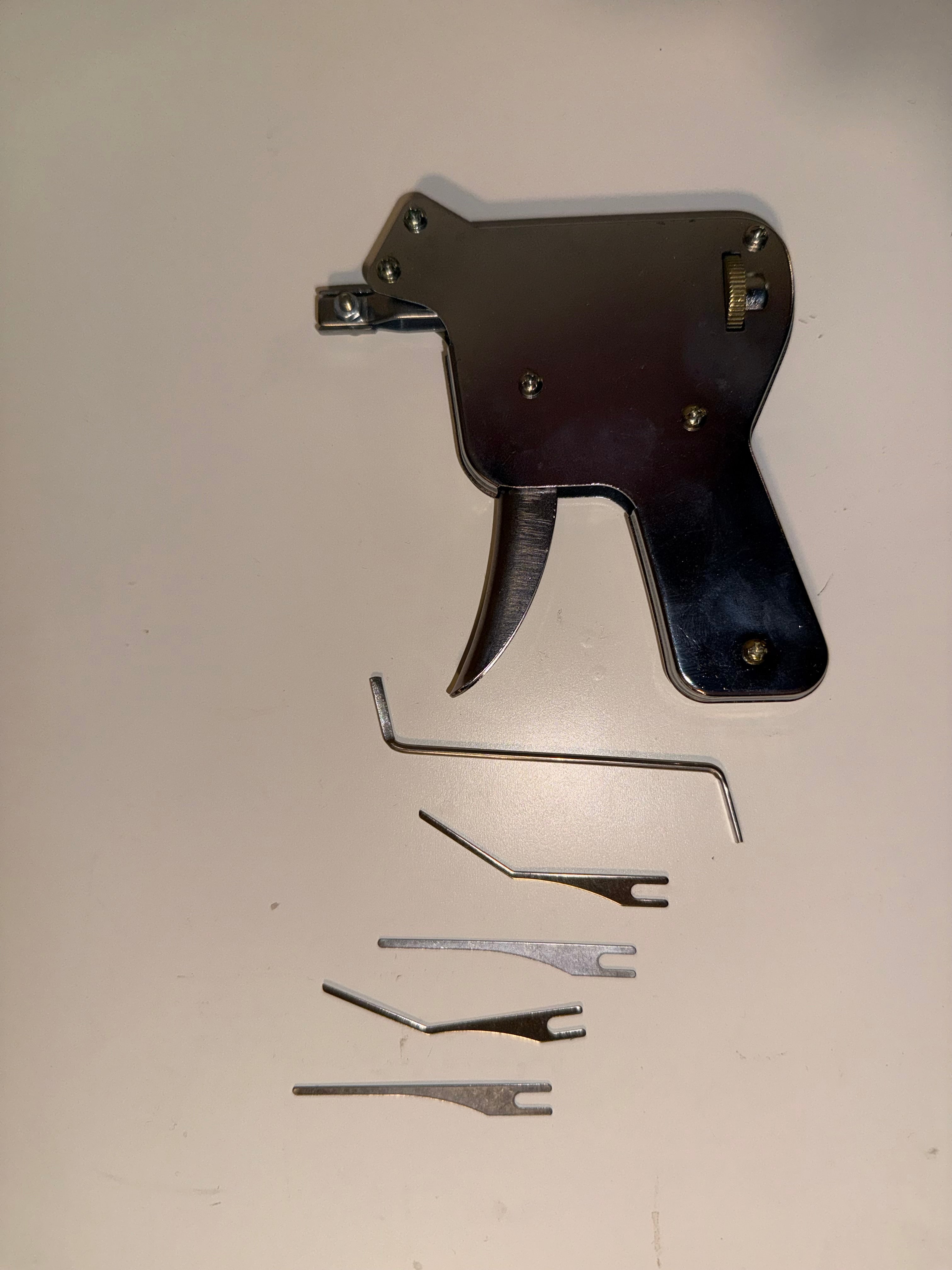 Dirkepistol med øvelseslås